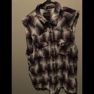 Sleeveless patterned flannel shirt